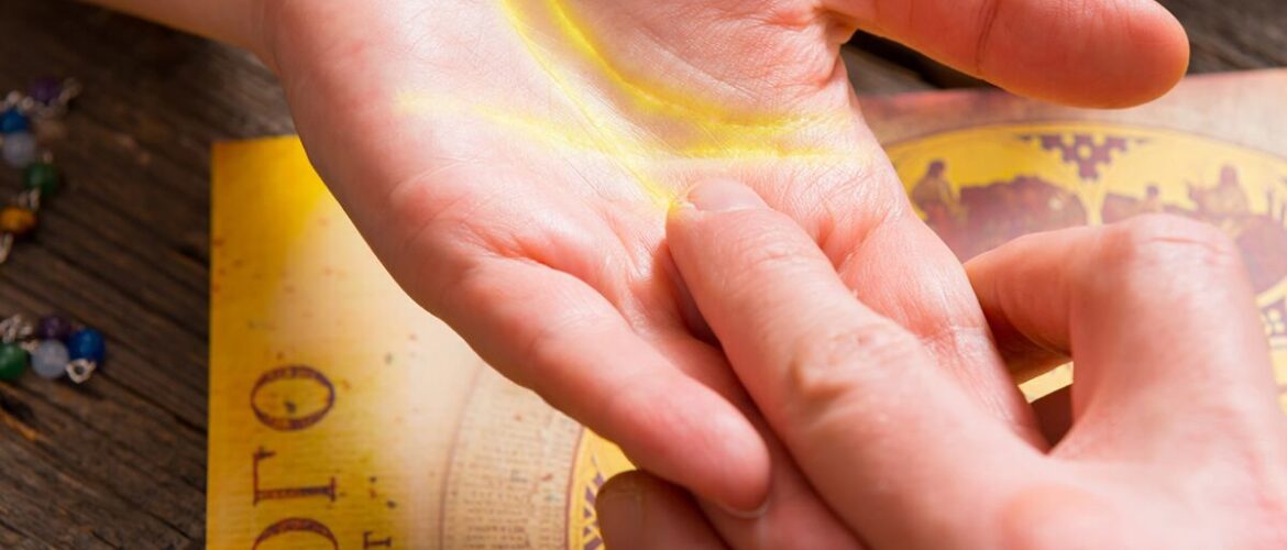 chiromancie-lire-dans-les-lignes-de-sa-main-gauche-pour-decouvrir-une-personne